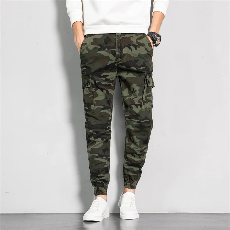 Herren Camouflage-Cargo-Jogginghose im tapered Schnitt mit elastischem Bund, Utility‑Taschen & gerippten Knöchelbündchen Drune