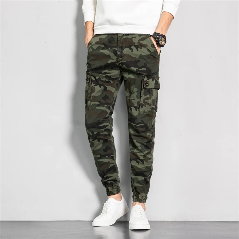Herren Camouflage-Cargo-Jogginghose im tapered Schnitt mit elastischem Bund, Utility‑Taschen & gerippten Knöchelbündchen Drune