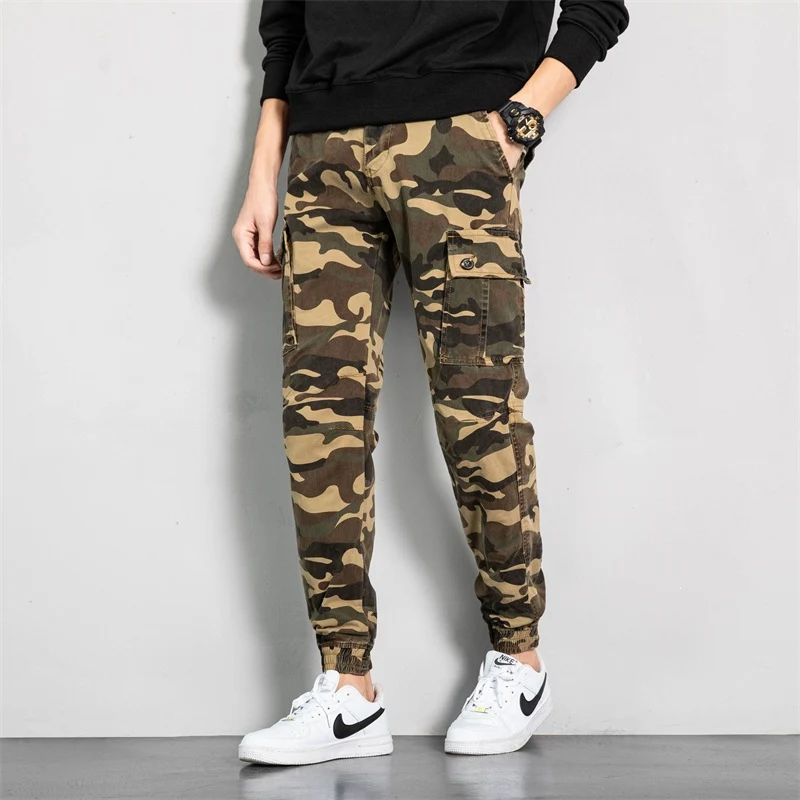 Herren Camouflage-Cargo-Jogginghose im tapered Schnitt mit elastischem Bund, Utility‑Taschen & gerippten Knöchelbündchen Drune