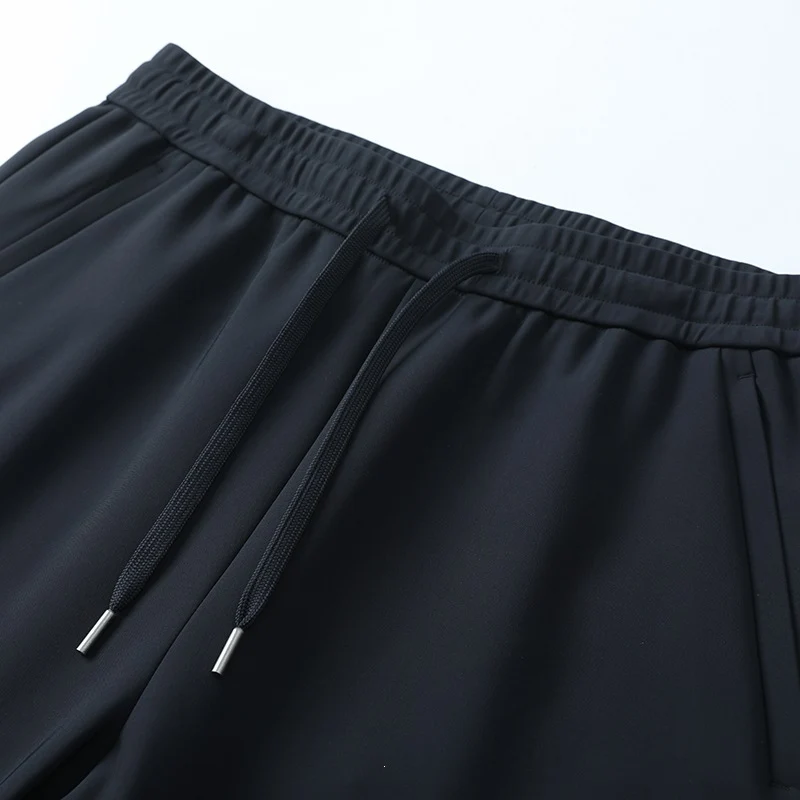Herren Atmungsaktive Performance-Jogginghose mit geradem Bein, elastischem Komfortbund & verdeckten Seitentaschen Drune