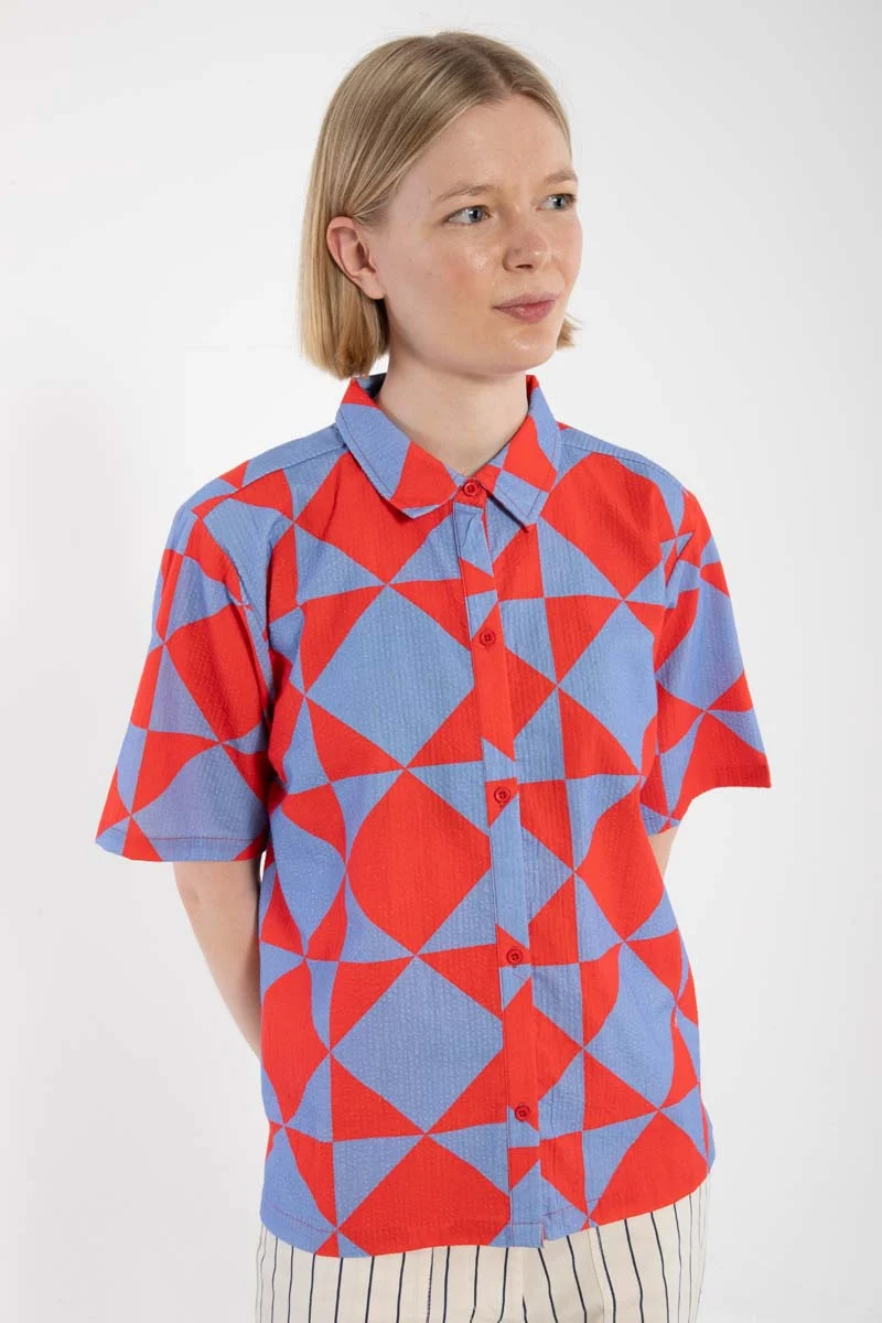 Daneblomme SS Searsucker Shirt Summer Red/Waterblue DIAMETRIC