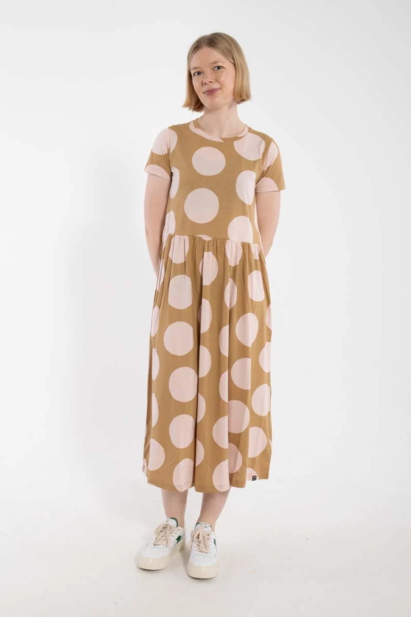 Danebasic Kroeyer Dress Beige DREAMYDOTS