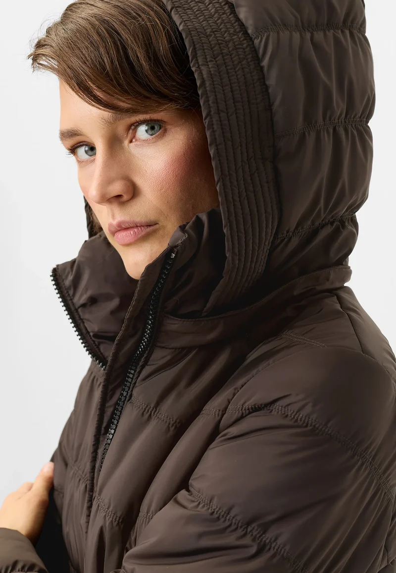 Steppjacke mit abnehmbarer Kapuze