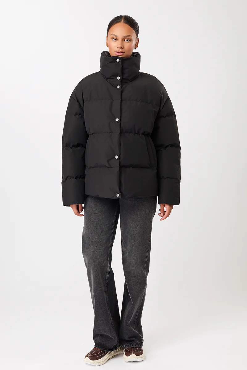 Gesteppte Jacke aus Eco Daune mit Stehkragen (Navy)