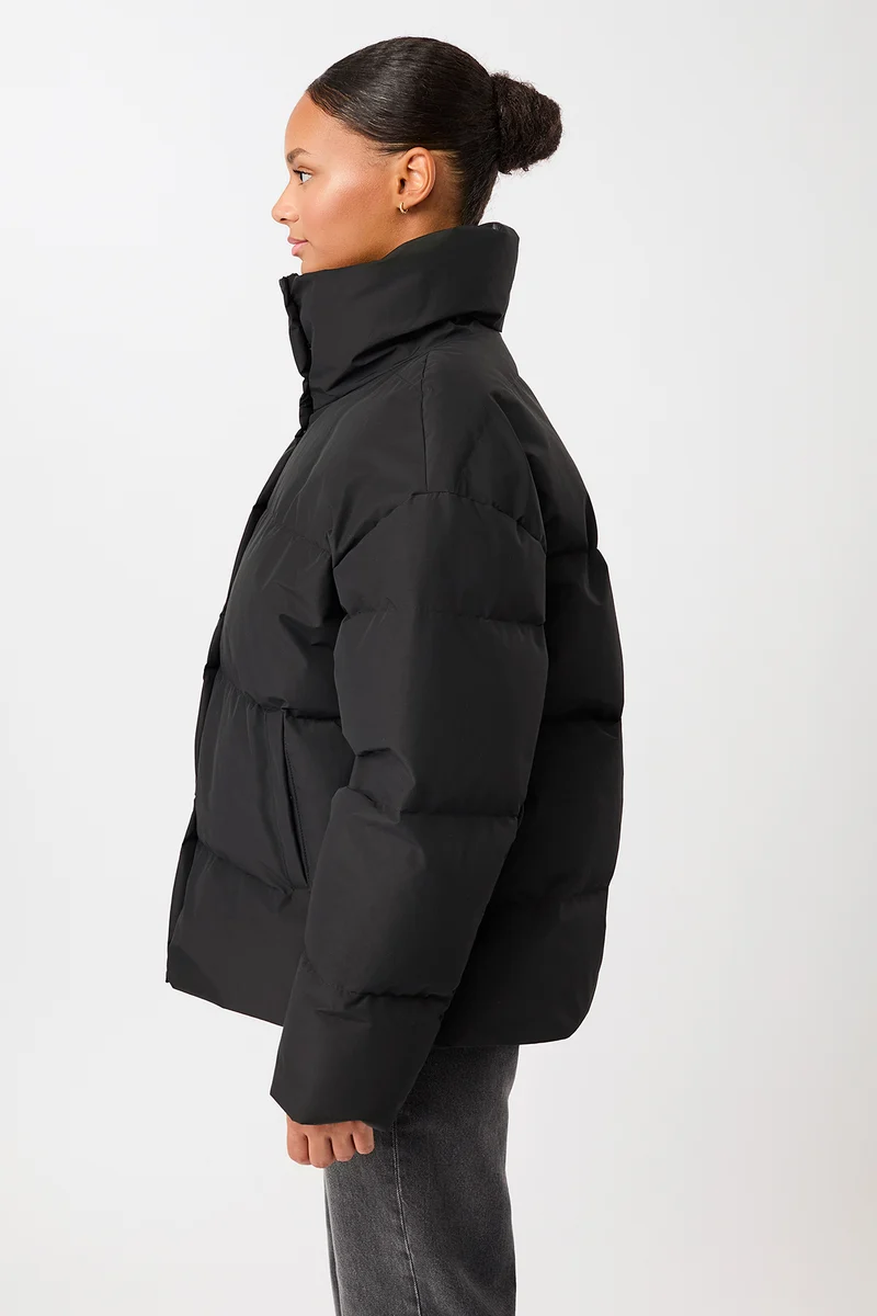 Gesteppte Jacke aus Eco Daune mit Stehkragen (Navy)