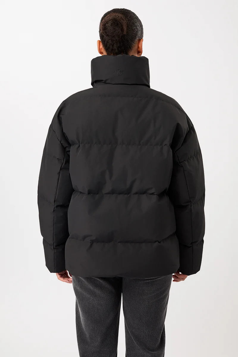 Gesteppte Jacke aus Eco Daune mit Stehkragen (Navy)