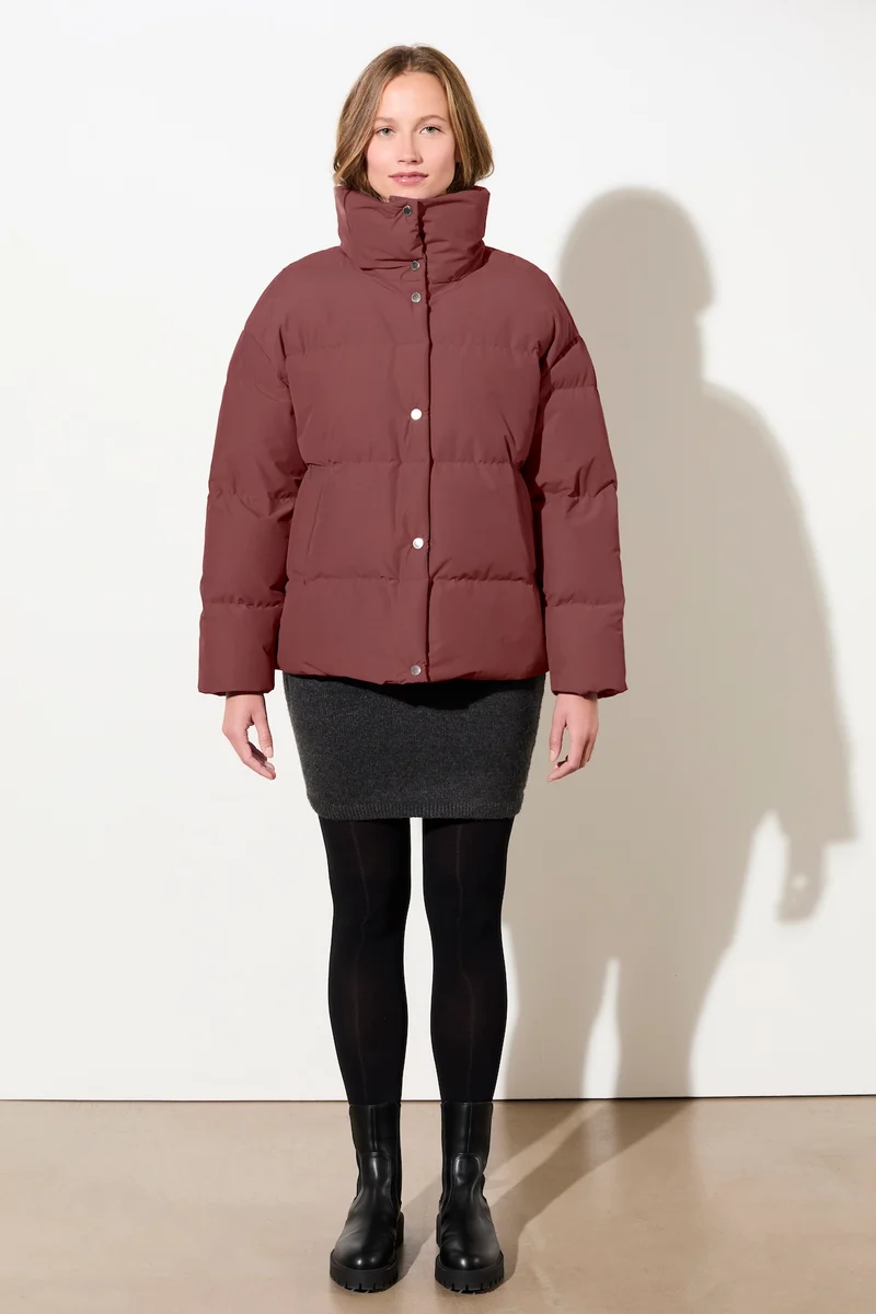 Gesteppte Jacke aus Eco Daune mit Stehkragen (Burgundy)
