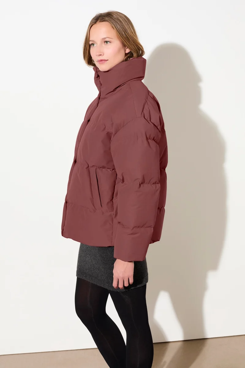 Gesteppte Jacke aus Eco Daune mit Stehkragen (Burgundy)