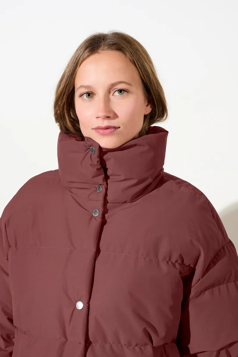 Gesteppte Jacke aus Eco Daune mit Stehkragen (Burgundy)
