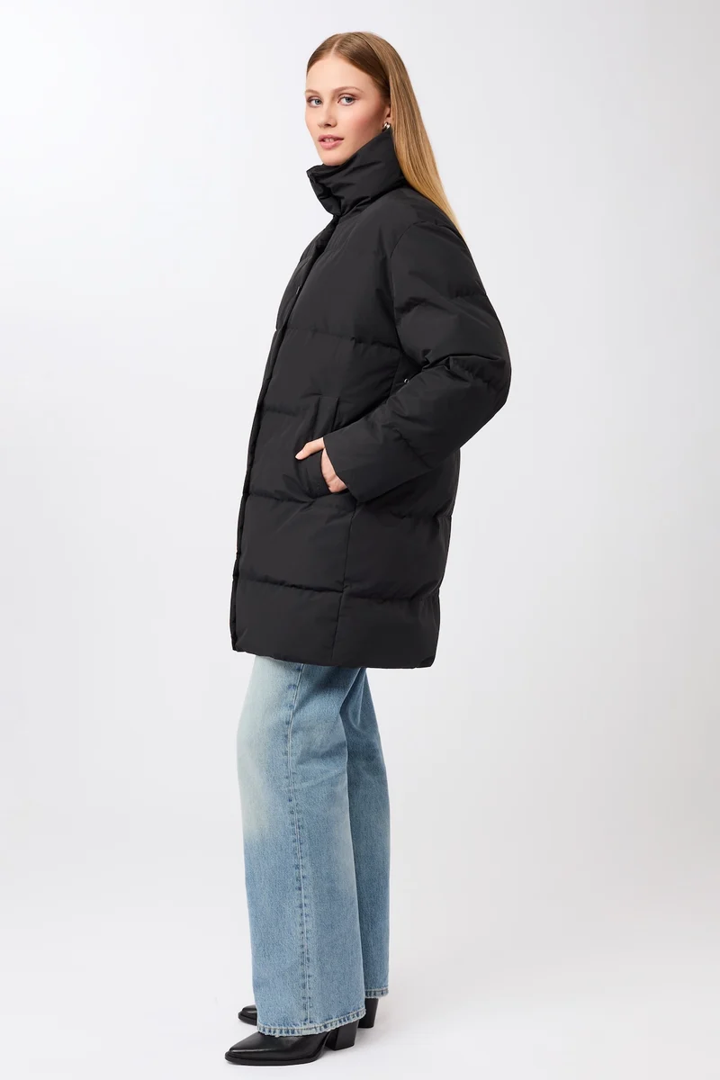 Jacke mit Stehkragen aus Eco Daune (Black)