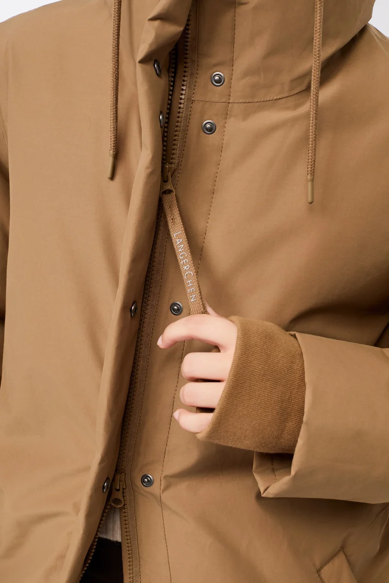 Lange Jacke mit Kapuze und Eco Daune (Oak)