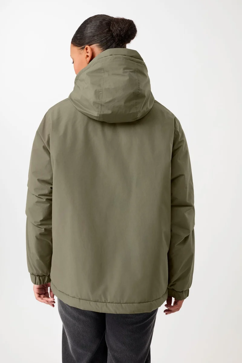 Wattierter Kurzparka in lockerem Volumen (Sencha)