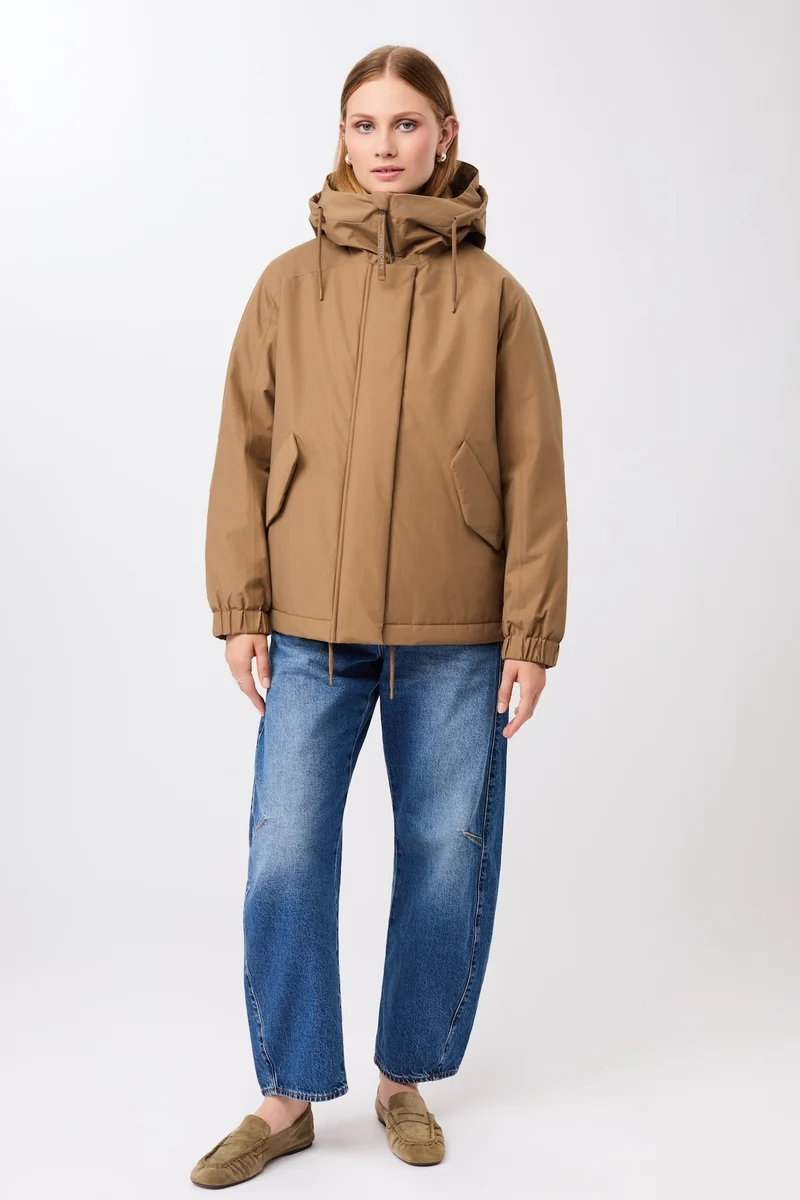 Wattierter Kurzparka in lockerem Volumen (Oak)