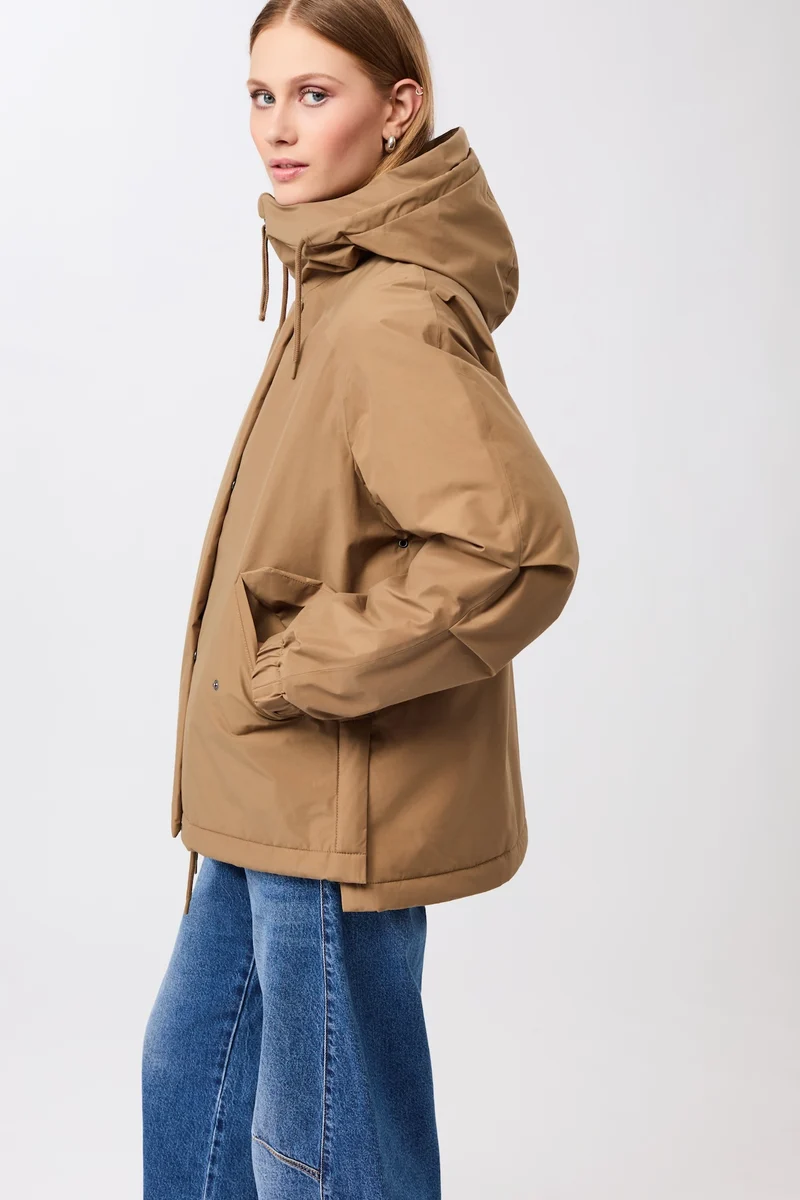 Wattierter Kurzparka in lockerem Volumen (Oak)