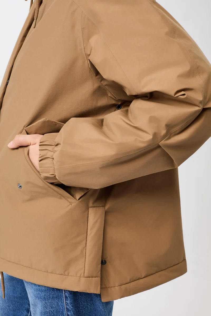 Wattierter Kurzparka in lockerem Volumen (Oak)