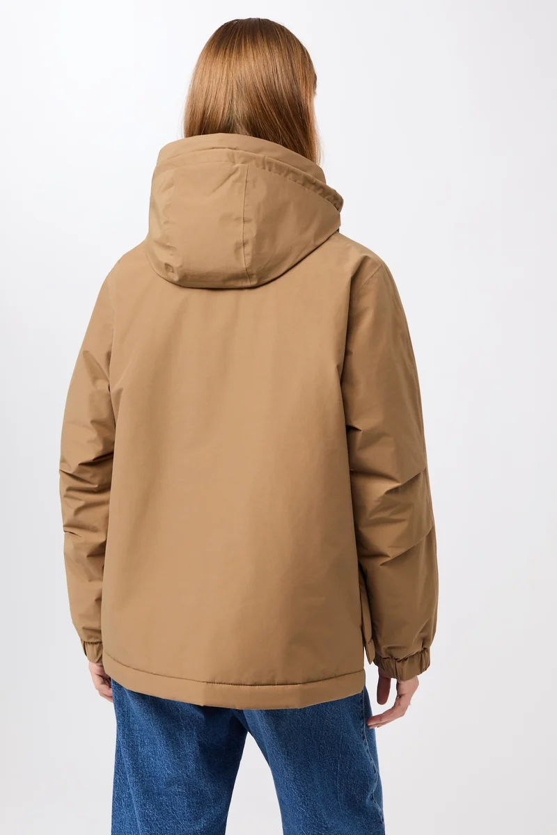 Wattierter Kurzparka in lockerem Volumen (Oak)