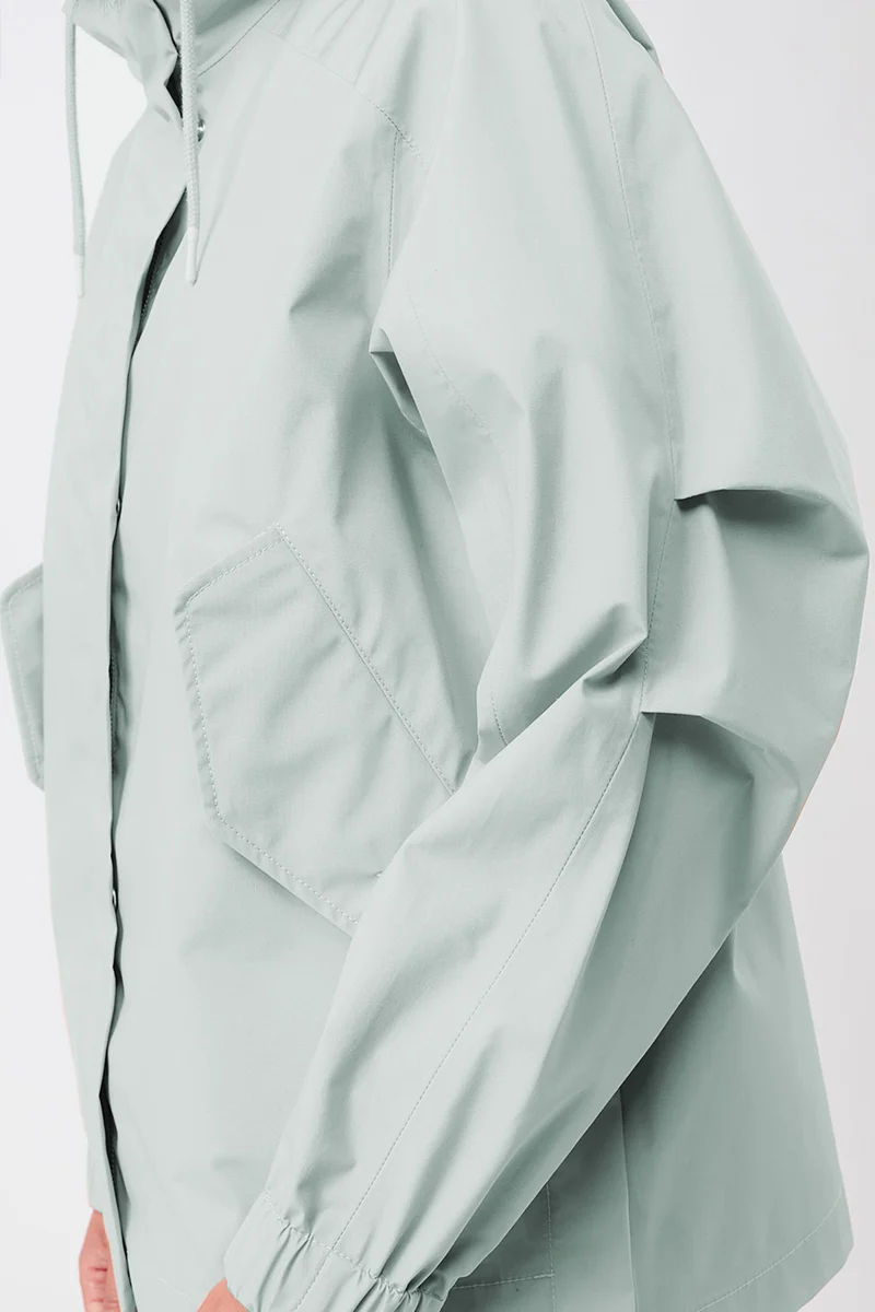 Kapuzenjacke mit Falten am Arm (Flow)