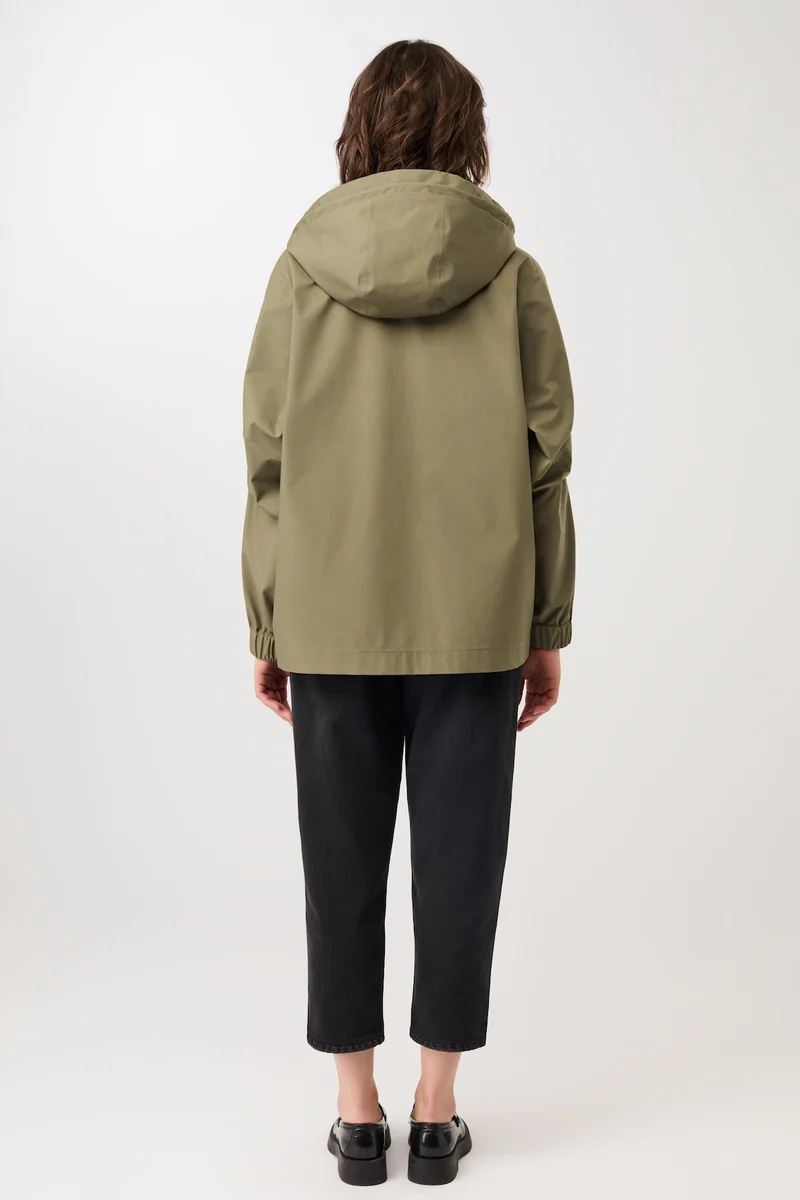 Kapuzenjacke mit Falten am Arm (Stone Moss)