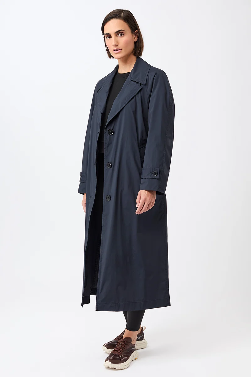 Leichter Trenchcoat, klassisch geschnitten und Raglannaht (Navy)