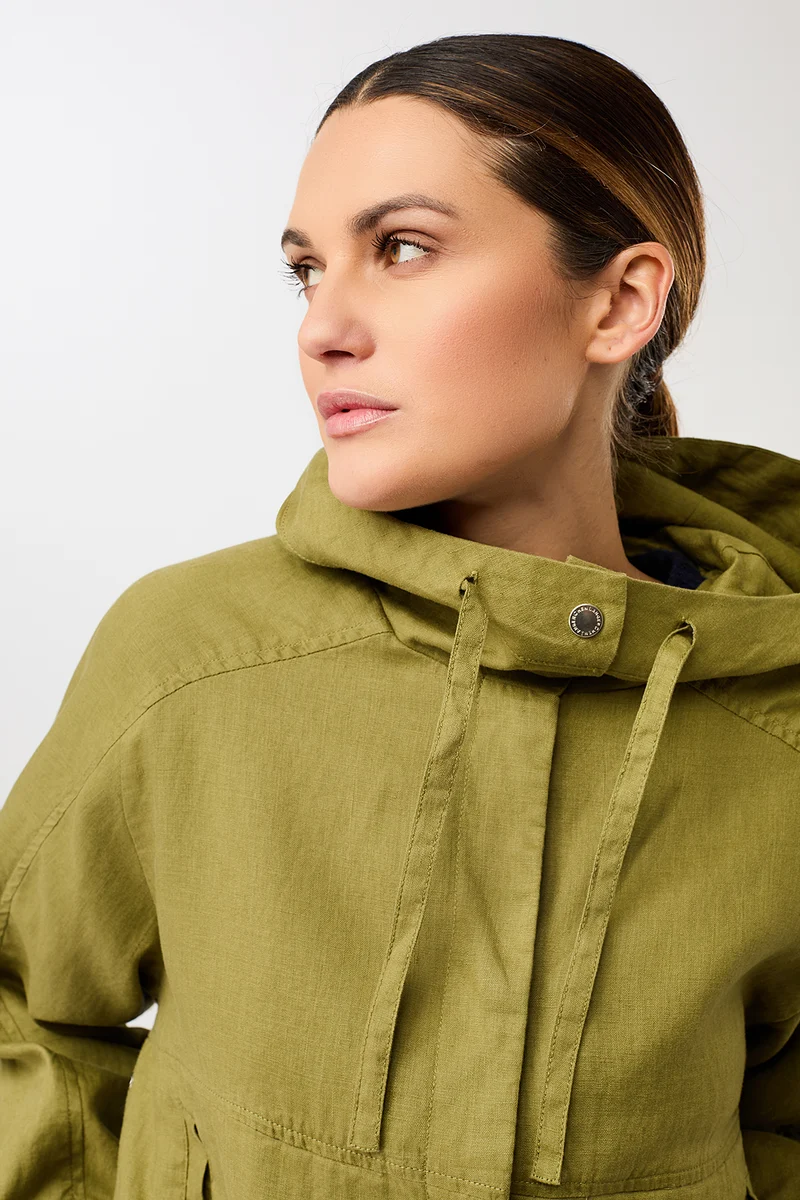 Lockere Jacke mit Kordelzug in Kapuze (Green Olive)