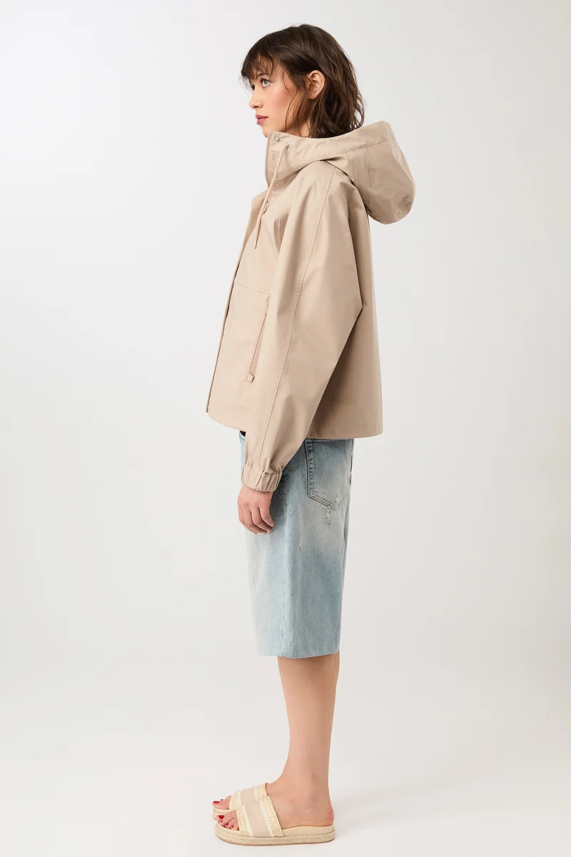 Kurze Regenjacke mit Reissverschlußtasche - (Blush)