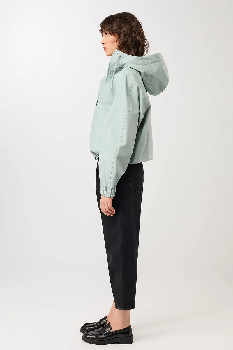 Kurze Regenjacke mit Reissverschlußtasche (Flow)