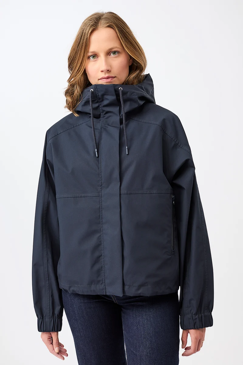 Kurze Regenjacke mit Reissverschlußtasche (Navy)