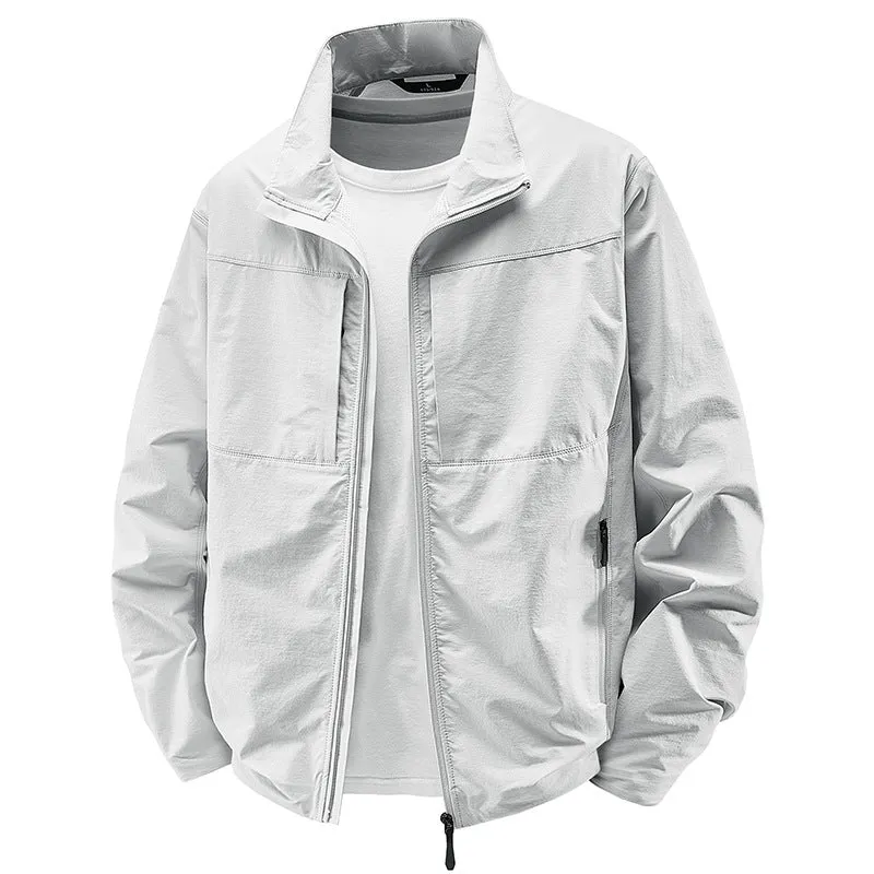 Herren Leichte urbane Windjacke mit Stehkragen, wasserabweisender Gewebemischung und verdeckten Reißverschlüssen Drune