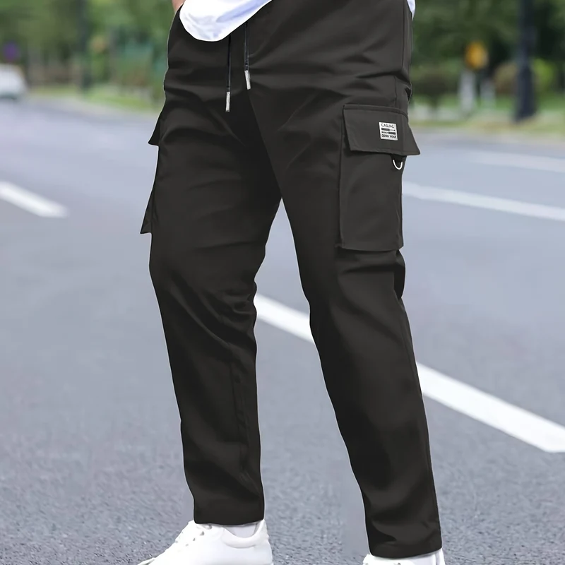 Herren Cargohose konisch zulaufend im Joggerstil mit Tunnelzug, Klappfächern & D‑Ring Drune