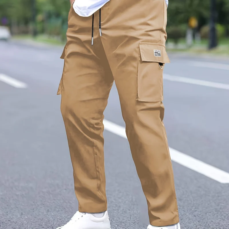 Herren Cargohose konisch zulaufend im Joggerstil mit Tunnelzug, Klappfächern & D‑Ring Drune
