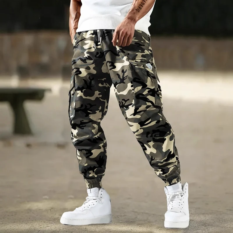 Herren Cargohose im Joggerstil mit Tarnmuster, elastischem Bund und Knöchelbündchen Drune