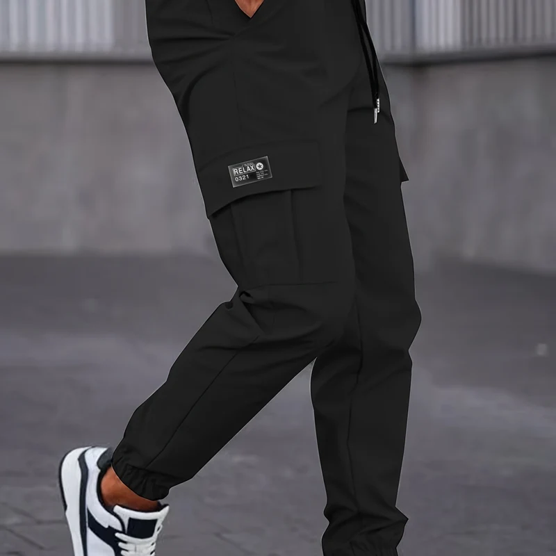 Herren Cargo-Jogginghose mit Tunnelzug, tapered Schnitt & aufgesetzten Klappentaschen Drune