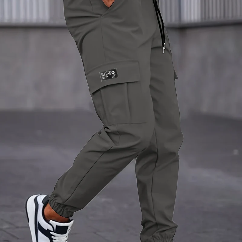 Herren Cargo-Jogginghose mit Tunnelzug, tapered Schnitt & aufgesetzten Klappentaschen Drune