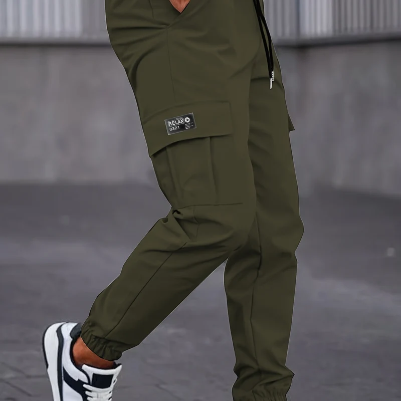 Herren Cargo-Jogginghose mit Tunnelzug, tapered Schnitt & aufgesetzten Klappentaschen Drune