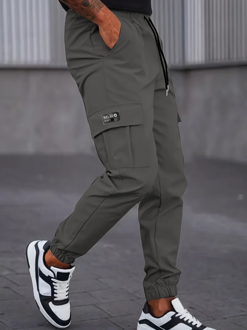 Herren Cargo-Jogginghose mit Tunnelzug, tapered Schnitt & aufgesetzten Klappentaschen Drune