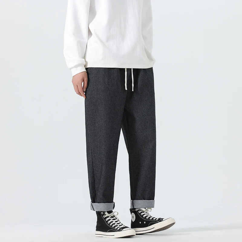 Herren Locker geschnittene Cropped-Denimhose mit Umschlag und Label-Patch Drune