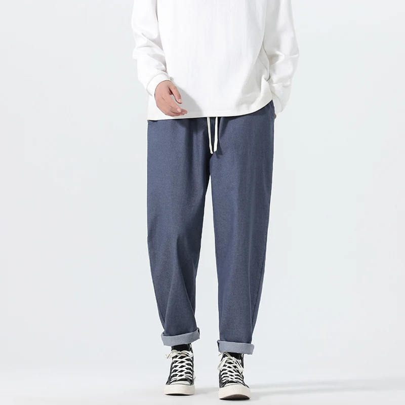 Herren Locker geschnittene Cropped-Denimhose mit Umschlag und Label-Patch Drune
