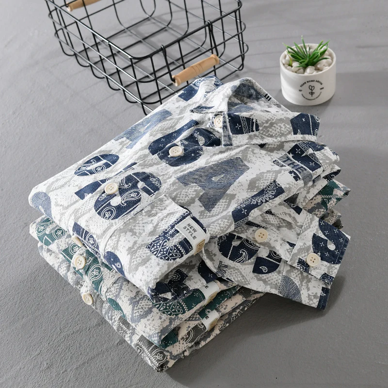 Herren Lockeres Hemdjacken-Overshirt mit Allover-Letterprint und Vintage‑Schlangenstruktur Drune