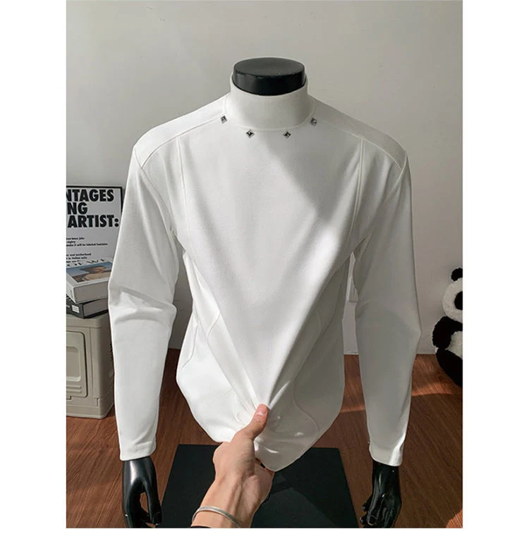 Herren Rollkragen-Feinstrickshirt mit Metallnieten am Kragen und schmaler Silhouette Drune