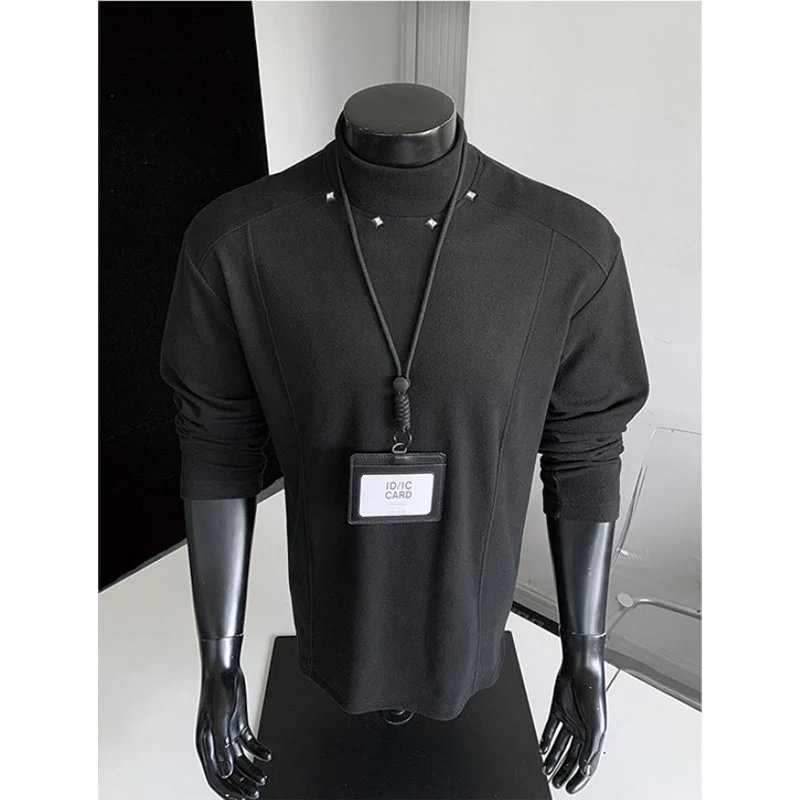 Herren Rollkragen-Feinstrickshirt mit Metallnieten am Kragen und schmaler Silhouette Drune