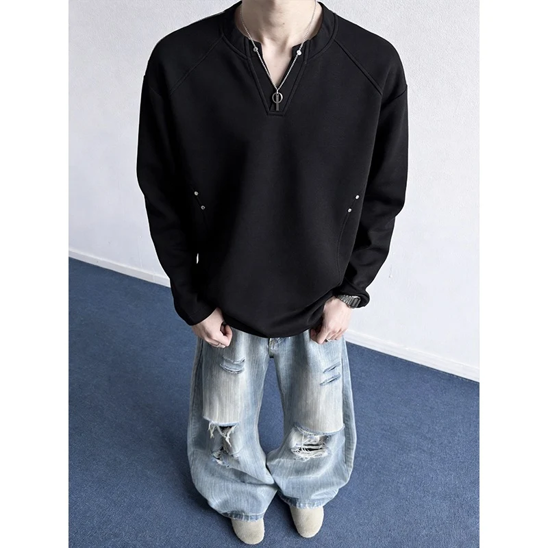 Herren Oversize-Sweatshirt mit V‑Schlitz, Raglanärmeln und Nieten-Details Drune