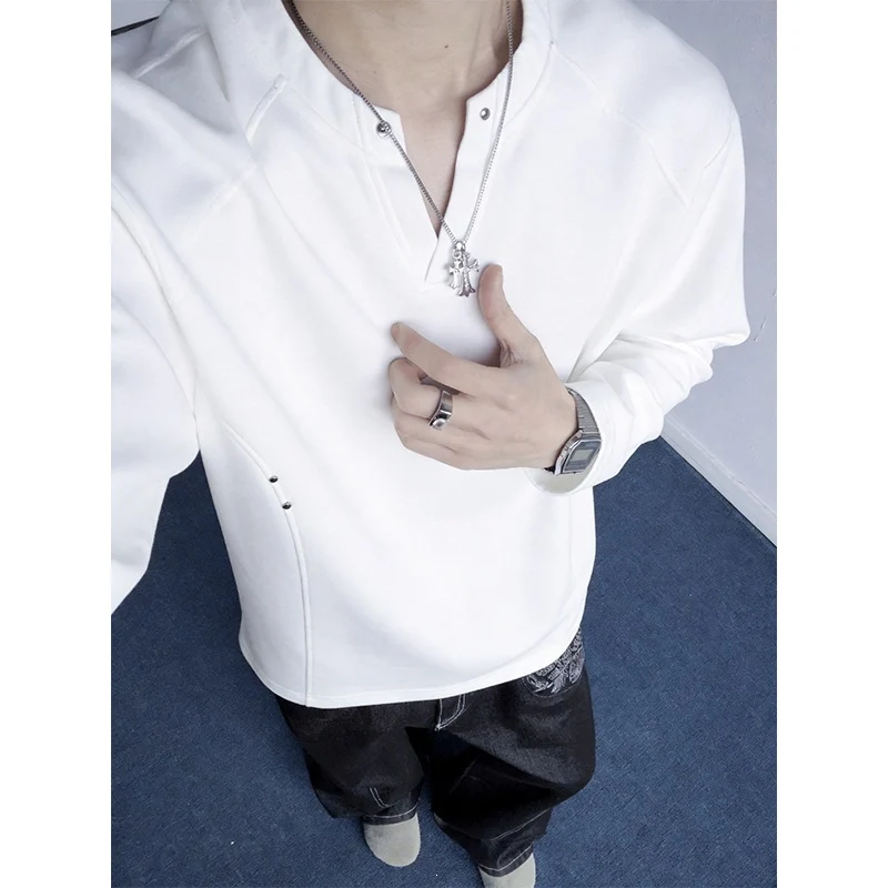 Herren Oversize-Sweatshirt mit V‑Schlitz, Raglanärmeln und Nieten-Details Drune