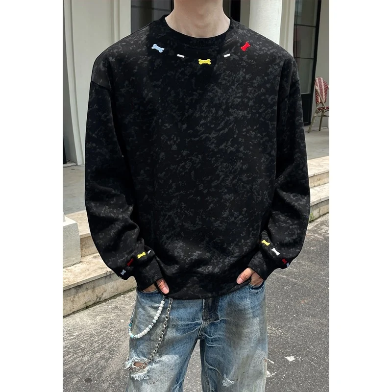 Herren Oversize-Sweatshirt mit Marmor-Effekt und bunten Knochenstickereien Drune