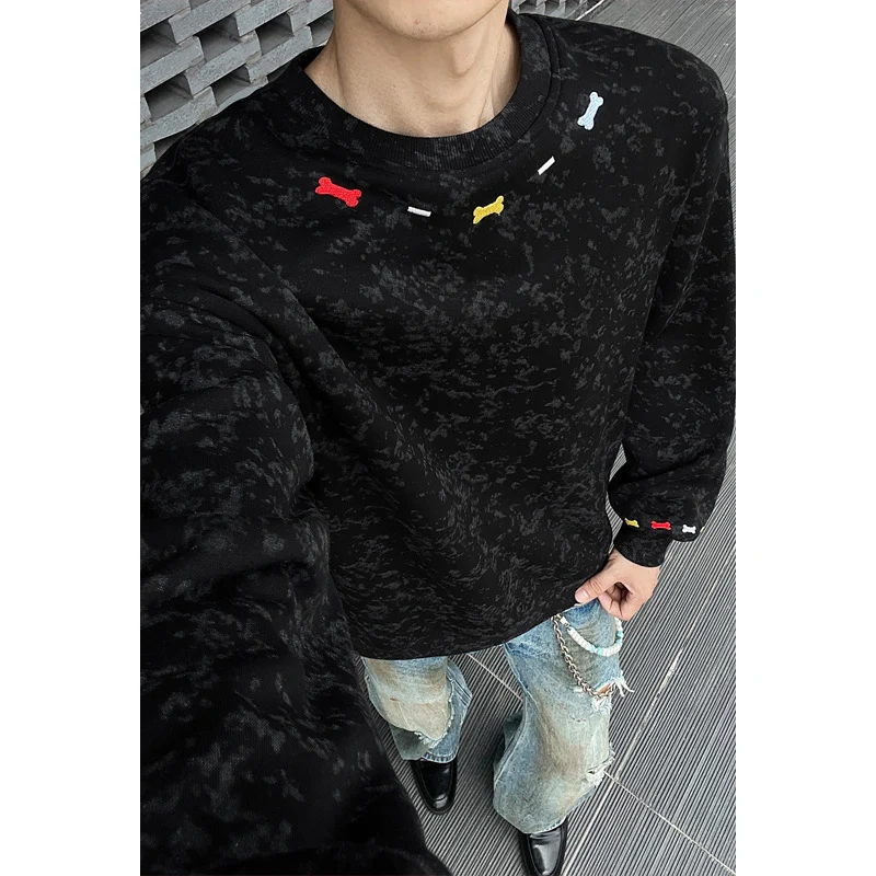 Herren Oversize-Sweatshirt mit Marmor-Effekt und bunten Knochenstickereien Drune