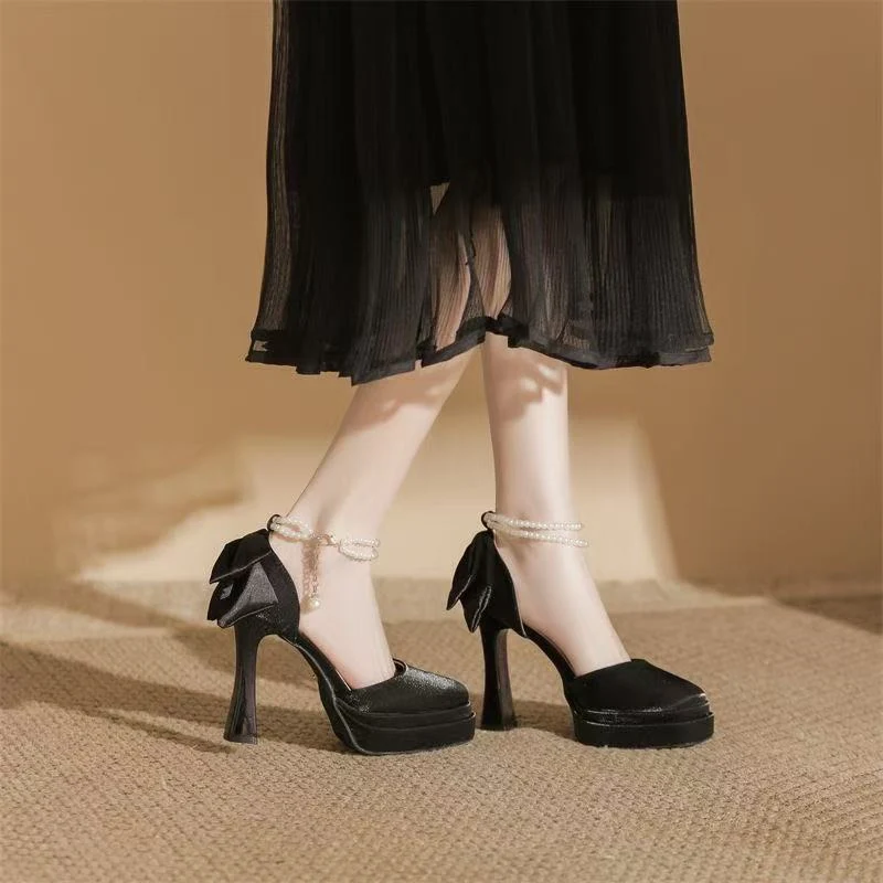 Damen Satin-Plateau-Pumps mit dekorativer Schleife und verstellbarem Knöchelriemen Drune
