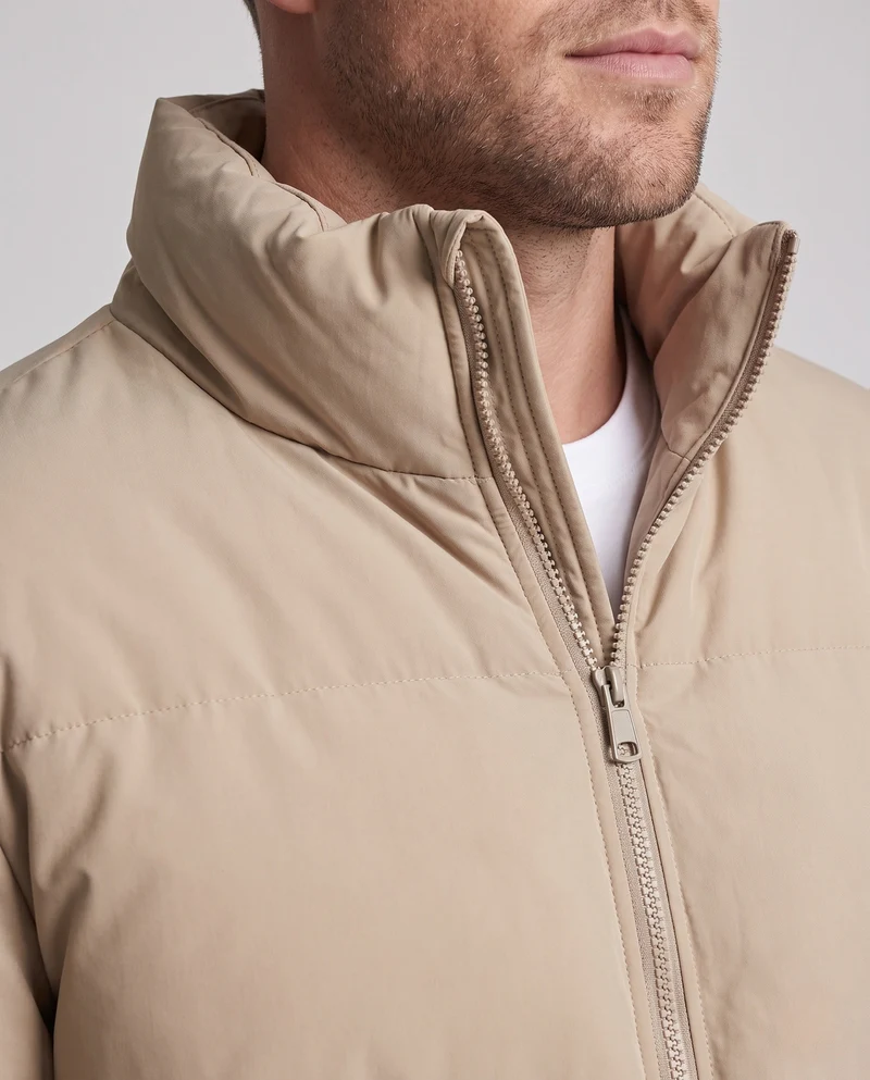 Herren Kurzschnitt gesteppter Puffer mit hochgestelltem Kragen und elastischen Bündchen