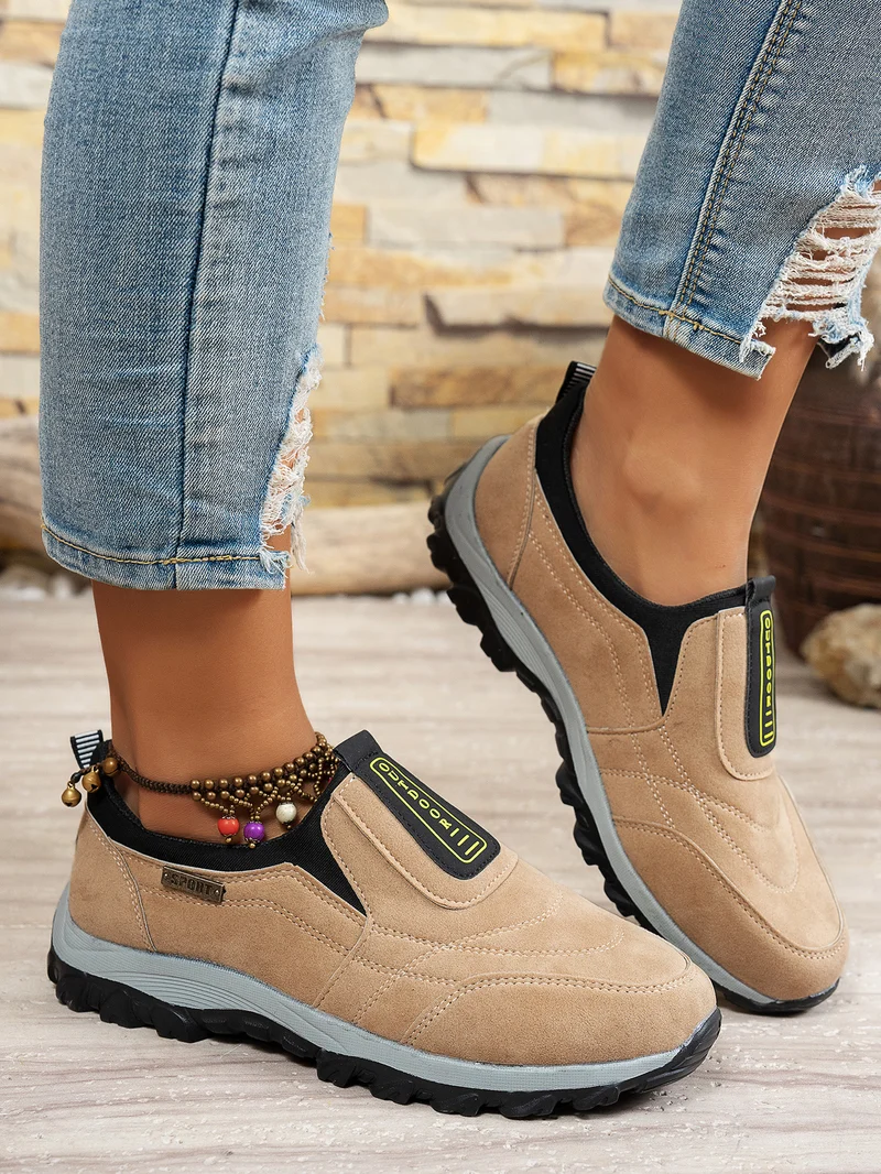 Damen robuste Slip-On Outdoor-Sneaker mit Wildlederoptik, elastischem Schaft und profilierter Traktorsohle Drune