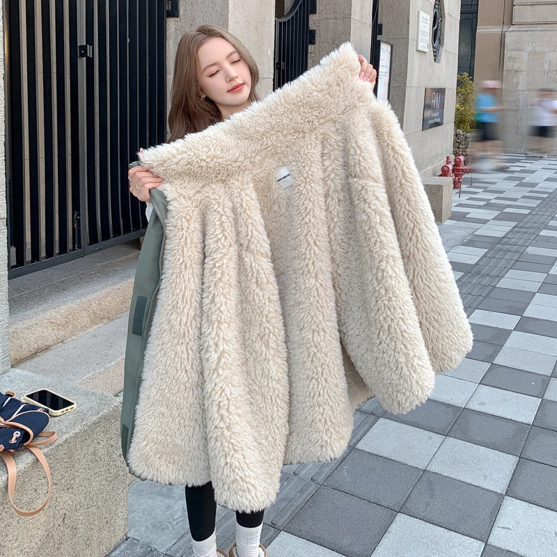 Damen nan urbaner Kurzparka mit Teddyfutter, großzügigen Pattentaschen und verdecktem Zwei-Wege-Reißverschluss Drune