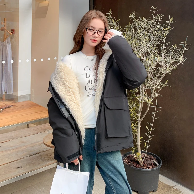 Damen nan urbaner Kurzparka mit Teddyfutter, großzügigen Pattentaschen und verdecktem Zwei-Wege-Reißverschluss Drune