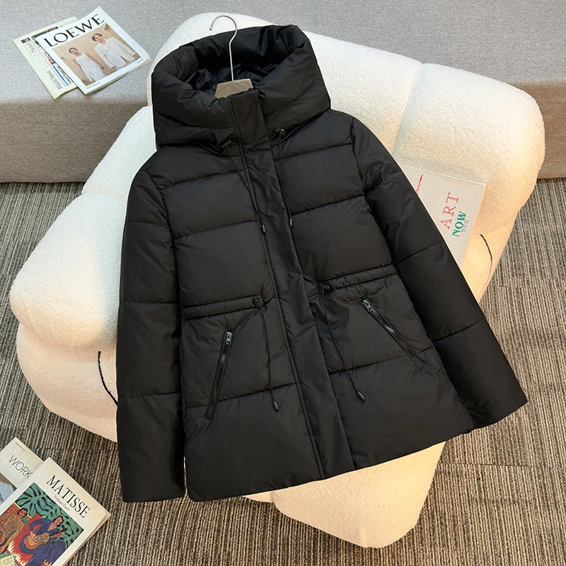 Damen nan taillierte wattierte Steppjacke mit hohem Stehkragen, verstellbarem Kordelzug und verdeckten Reißverschlusstaschen Drune